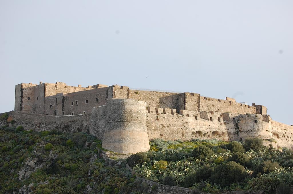 Castello Di Sotto Milazzo Quarto foto